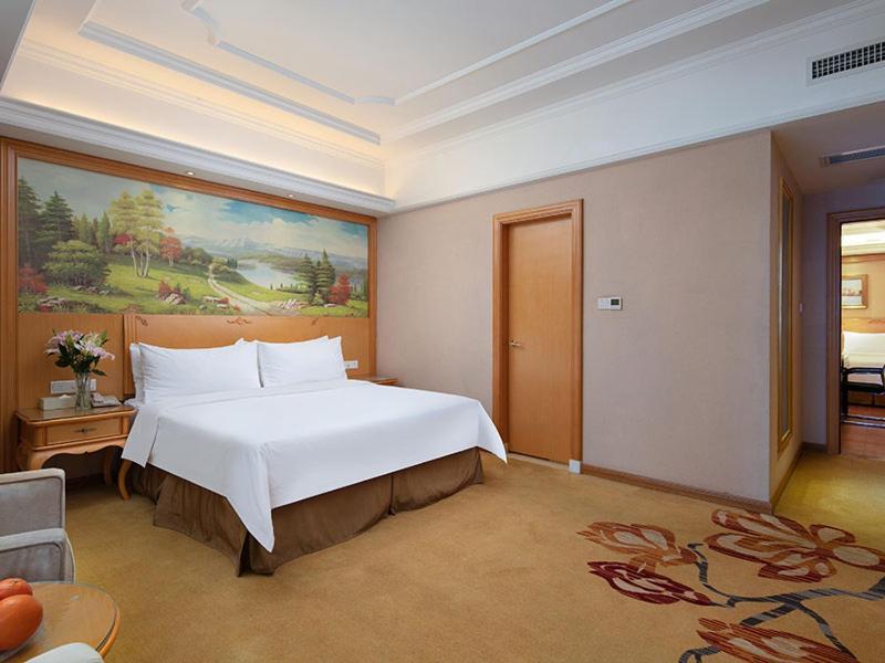 Vienna International Hotel Jiujiang Shili Street Exterior photo