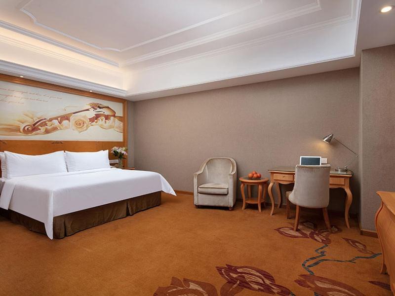Vienna International Hotel Jiujiang Shili Street Exterior photo